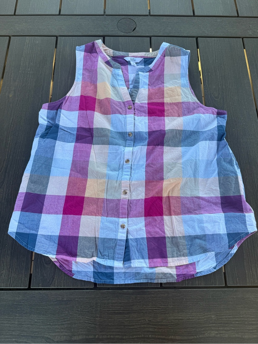 Women’s Sleeveless Button-up Plaid Top